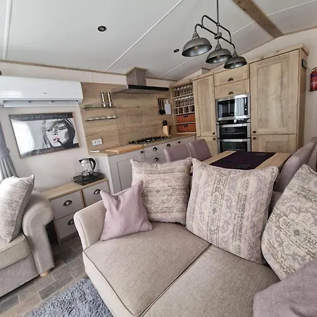 مكان تخييم Premium Mobilhome غريمو